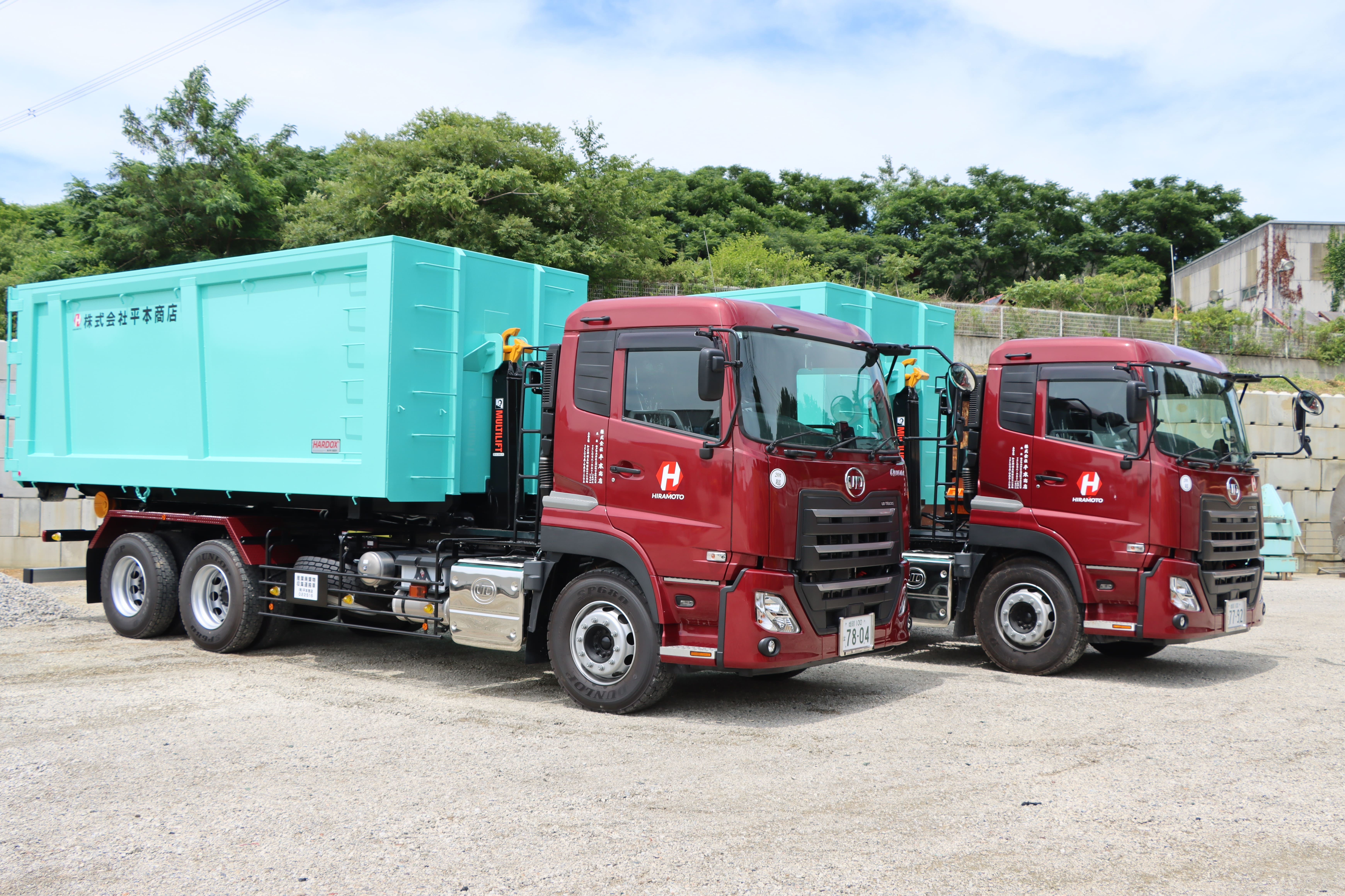 【車両導入】大型ダンプトラック2台(アームロール式）を導入しました